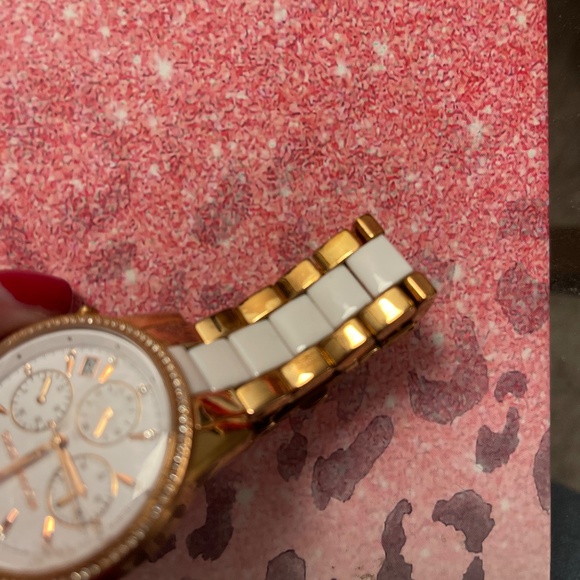 Michael Kors Gold-tone and White Acetate Watch - Picture 4 of 7